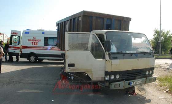 Kamyonun Altına Giren Motosiklet Sürücüsü Yaralandı