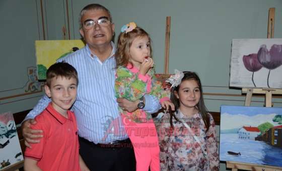 Resim Kursuna Katılan Kursiyerler Hünerlerini Sergiledi