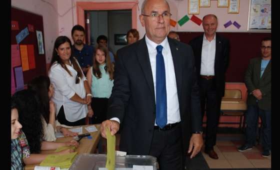 Akgün`ün Sandığından Köprülü Çıktı