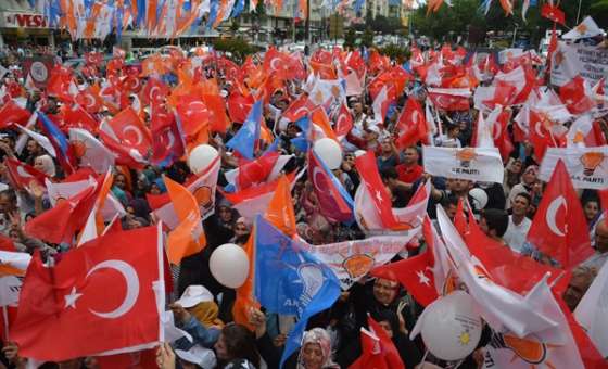 Ak Parti`den Mehteranlı Sevgi Yürüyüşü