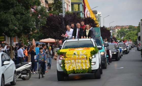 Partilerden Son Gün Konvoyu