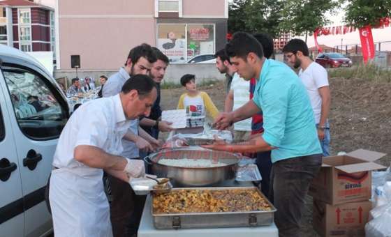 İlim Yayma Cemiyetinden Yurt Arsasında İftar