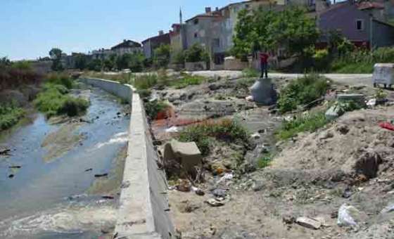 Kanalizasyon Dereye Akıyor