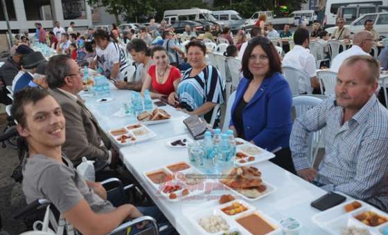 Keskin Ailesinden İftar Yemeği