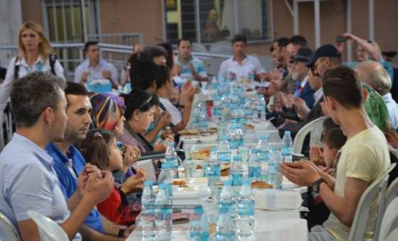Keskin Ailesinden İftar Yemeği