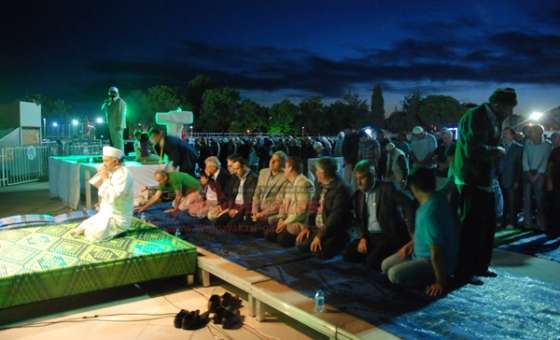 Cumhuriyet Parkında Kadir Gecesi Coşkusu