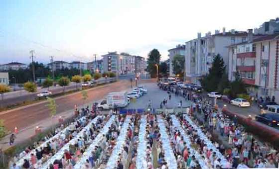 Çorlu Belediyesi Aşevi`ndeki İftar Yemekleri Sona Erdi