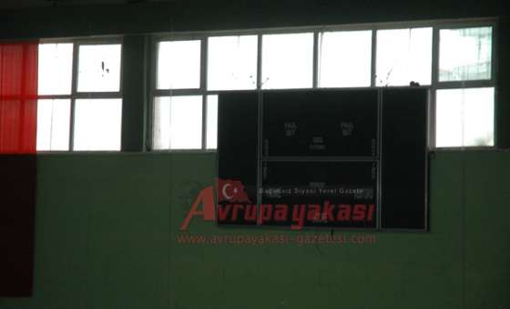 Basketbol Maçına Elektrik Molası