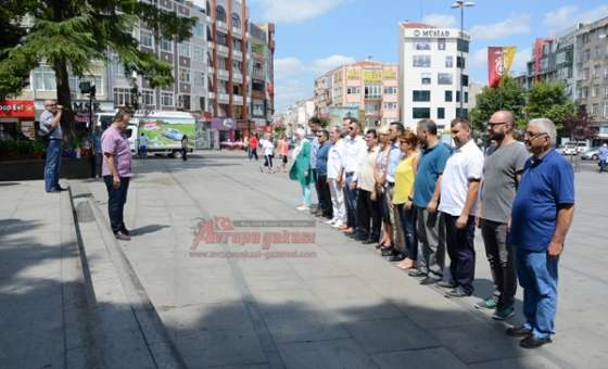Çorlu Gazeteciler Derneği'nden Atatürk Anıtına Çelenk