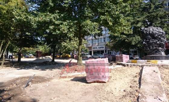 Uğur Mumcu Parkı`nda Düzenleme Çalışmaları Sürüyor