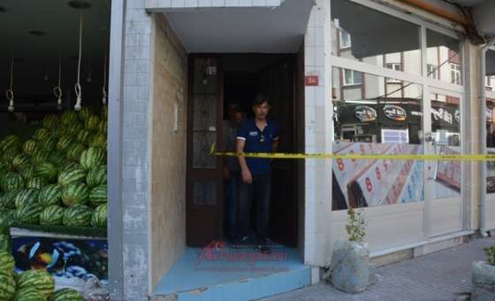 Alacaklı İşçi Çatıya Çıktı (Görüntülü Haber)
