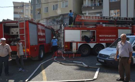 Alacaklı İşçi Çatıya Çıktı (Görüntülü Haber)