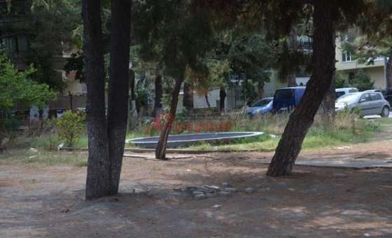 Boş Yere Duruyor!