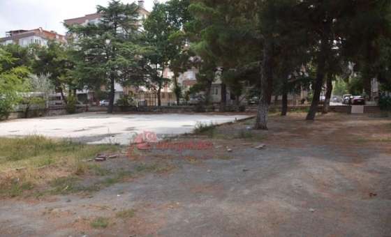Boş Yere Duruyor!