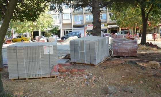 Uğur Mumcu Parkı Taş Yığını Oluyor