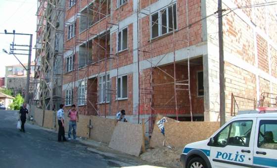 İnşaattan Düşen Kalıp Ustası Hayatını Kaybetti