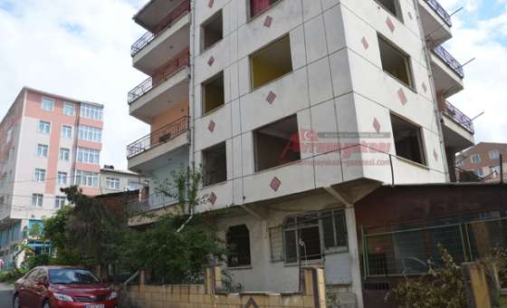 Metruk Evler Tehlike Saçıyor