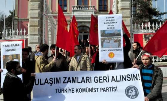 Edirne Belediyesi Önünde İki Ayrı Ulaşım Zammı Protestosu