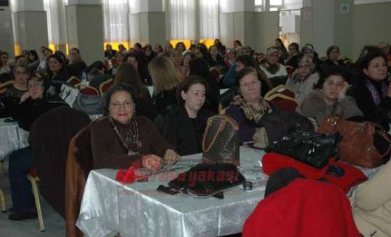 Chp Kadın Kolları`ndan 8 Mart Eğlencesi