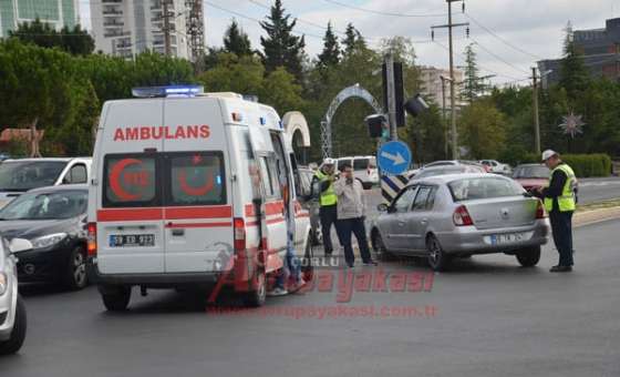Kavşakta Kaza: 1 Yaralı