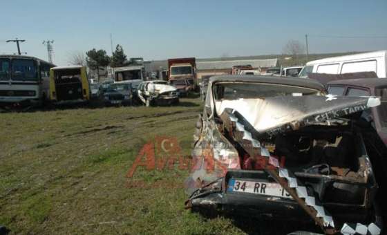 Hurda Araçlar Satılmayı Bekliyor