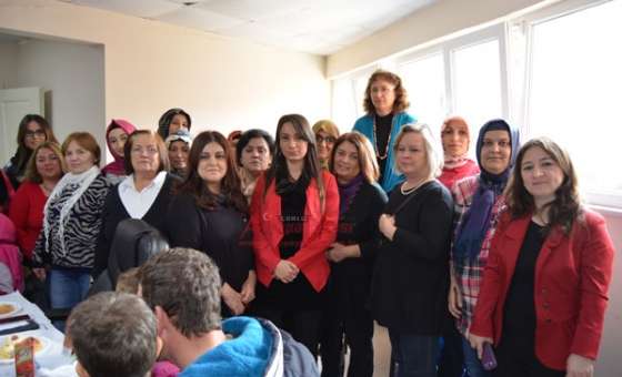 Ak Partili Kadınlardan Minik Kalpler Üşümesin Etkinliği