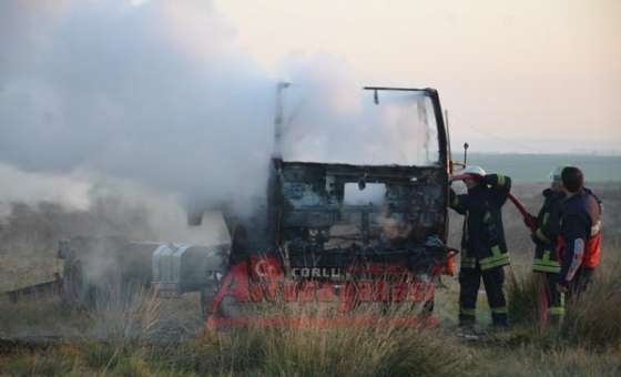 Boş Araziye Terk Edilen Kamyon Yandı