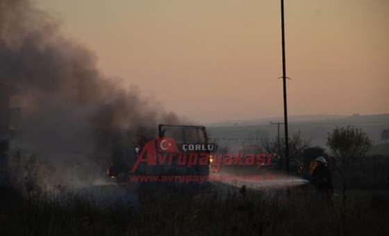Boş Araziye Terk Edilen Kamyon Yandı