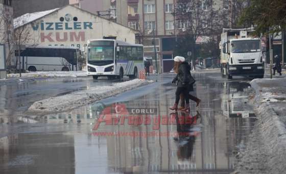 Kar Gitti Çamur Geldi