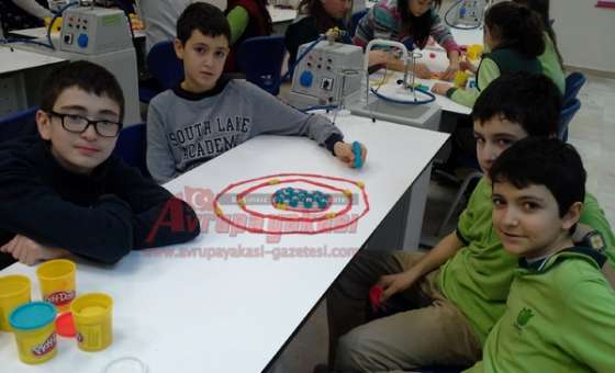 Öğrenciler Fen Bilimleri Derslerini Oyun Hamuruyla İşliyor
