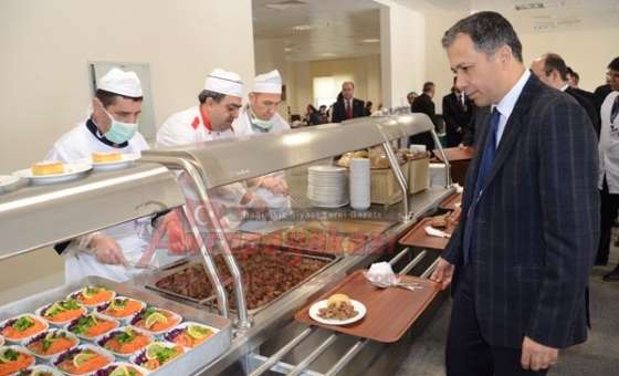 Vali Yerlikaya Tıp Bayramını Sağlık Çalışanları Ile Kutladı