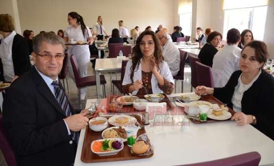 Vali Yerlikaya Tıp Bayramını Sağlık Çalışanları Ile Kutladı