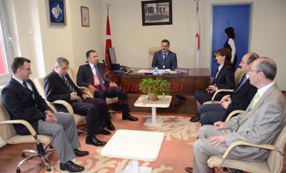 Vali Yerlikaya Tıp Bayramını Sağlık Çalışanları Ile Kutladı