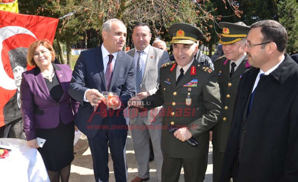 Çorlu Muhtarlar Derneği Lokma Dağıttı
