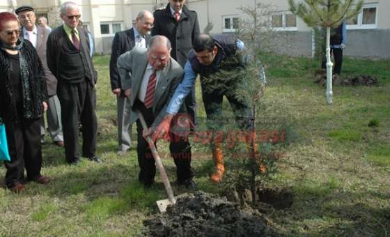 Çorlu Huzurevinde Kalan Yaşlılar Ağaç Dikti