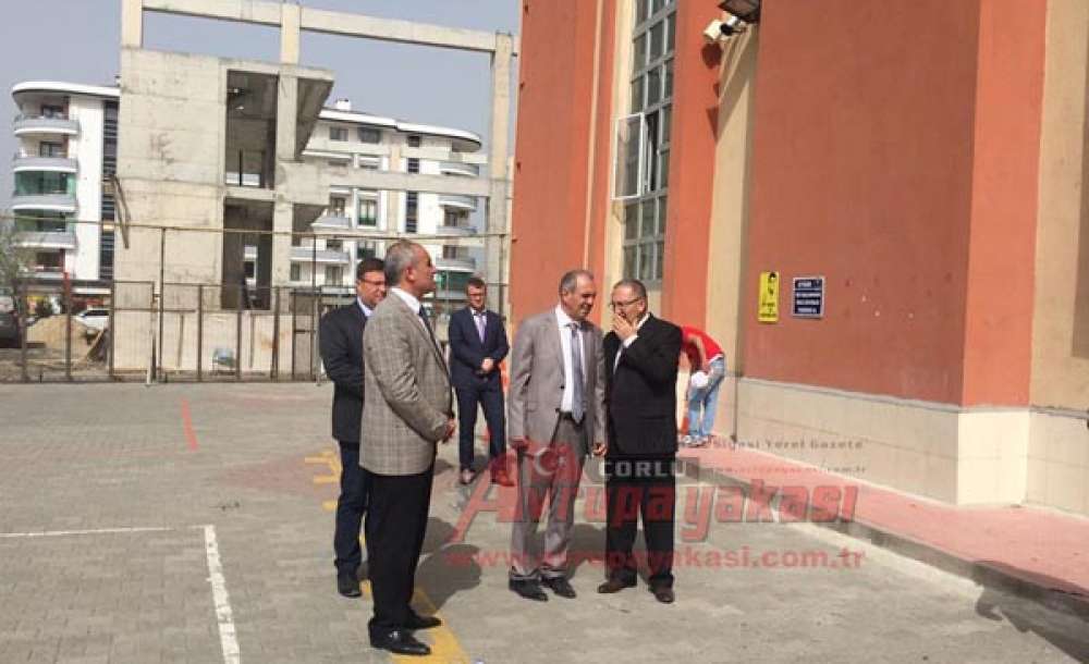 Vali Salihoğlu`ndan Furtuni Ve İsak Pinhas Ortaokulu`na Ziyaret