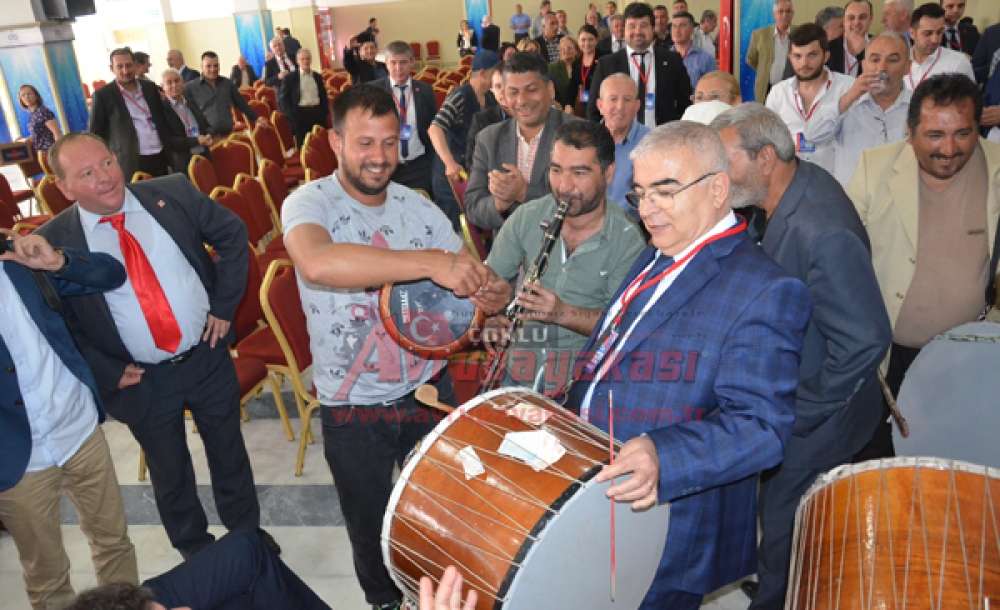 Belediye Başkanı Davul Çalarak Bahşiş Topladı