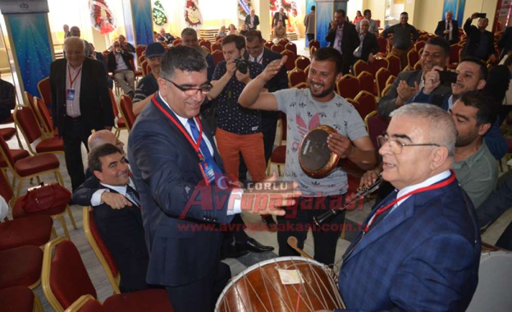 Belediye Başkanı Davul Çalarak Bahşiş Topladı
