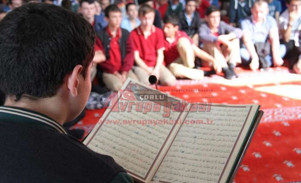 Liseler Arası Erkekler  Kur`an-I Kerim`i Güzel Okuma Yarışması Yapıldı