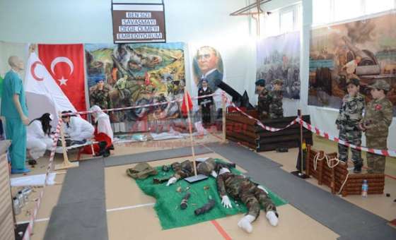 Furtuni Ve İsak Pinhas Ortaokulu Resim Kulübü'nden Çanakkale Sergisi