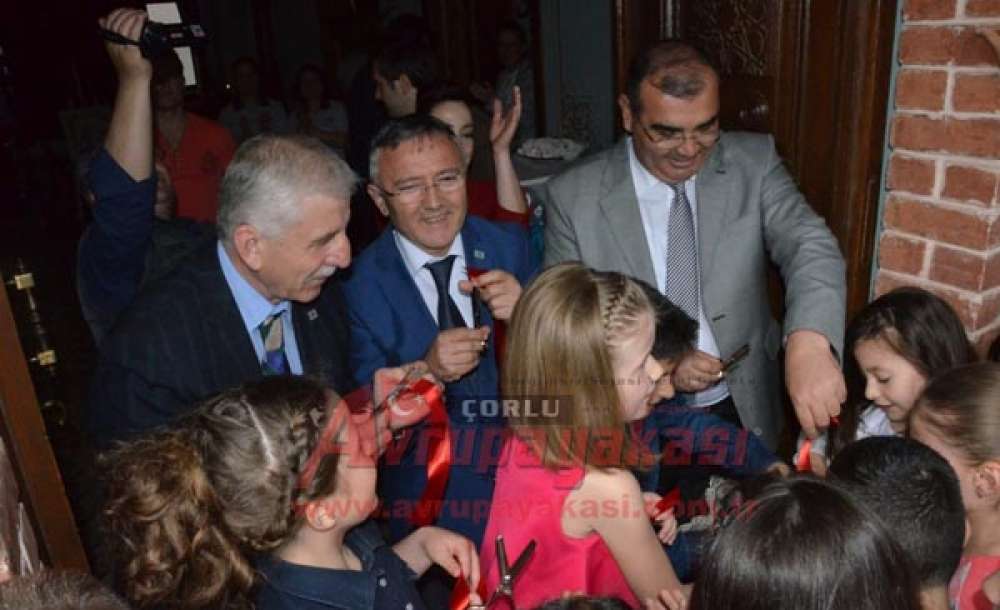 Resim Kursiyerlerinin Sergisi Açıldı