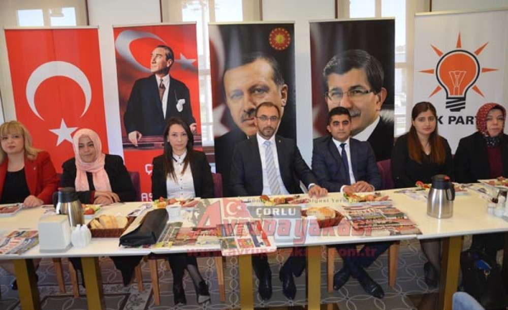 Ak Parti'nin Yeni Yönetimi Basınla Buluştu