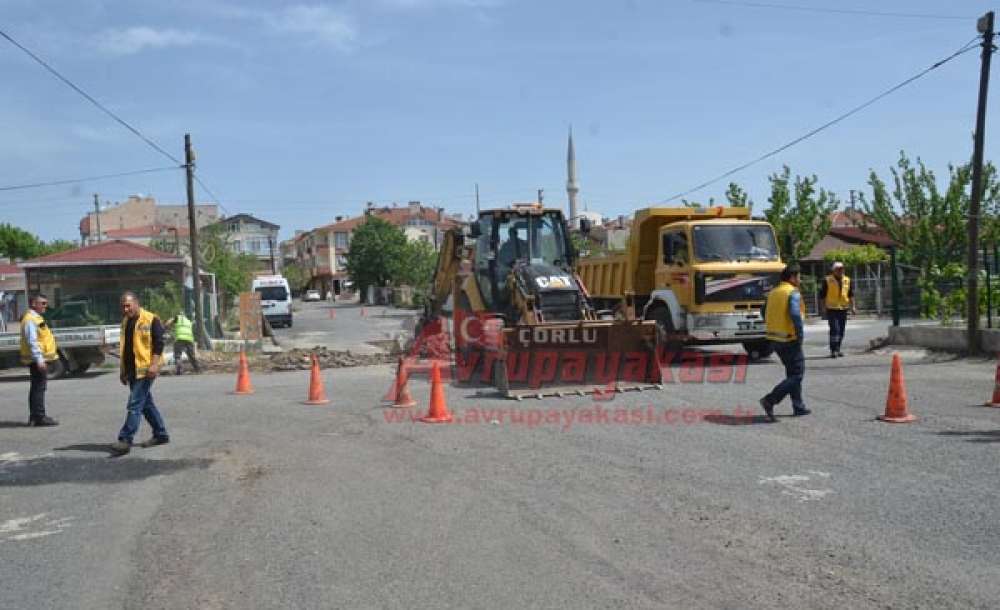 Çorlu Belediyesi'nden Bozuk Yollara Asfalt