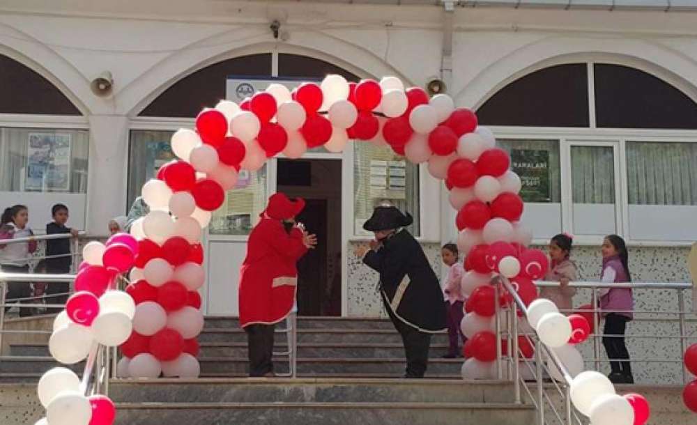 Amine Hatun Kur`an Kursu `ndan 23 Nisan Çocuk Şenliği