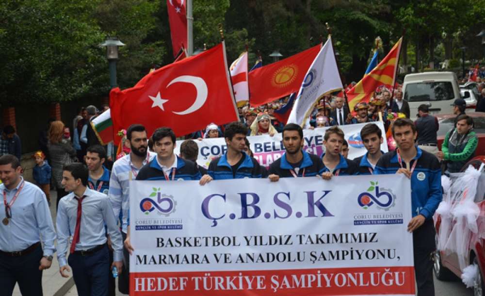  Çocuklara Görkemli Festival