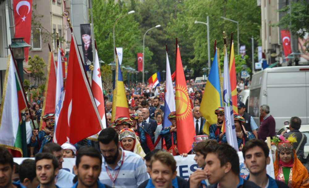  Çocuklara Görkemli Festival