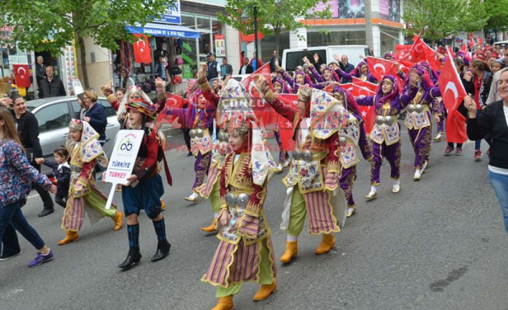  Çocuklara Görkemli Festival