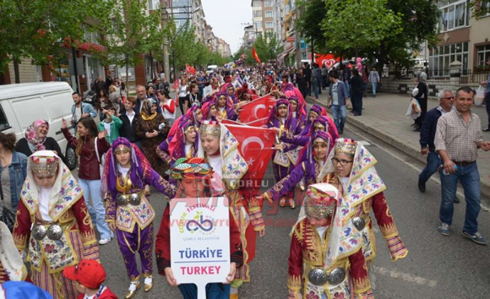  Çocuklara Görkemli Festival