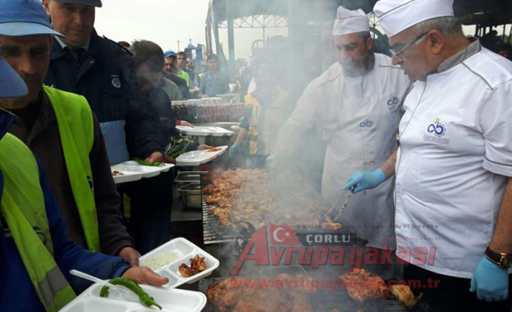 Çorlu Belediyesi'nden İşçilere Anlamlı Kutlama