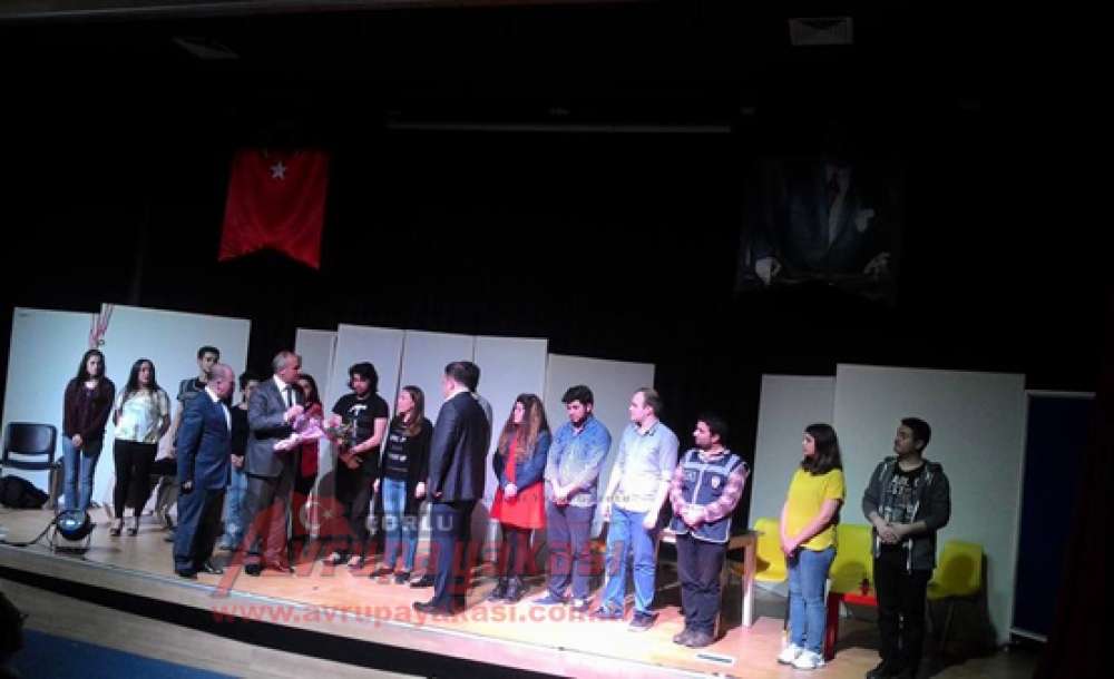 Yeşilay Çorlu Şubesi`nden Yarınlara Geç Kalmadan Oyunu Sahnelendi